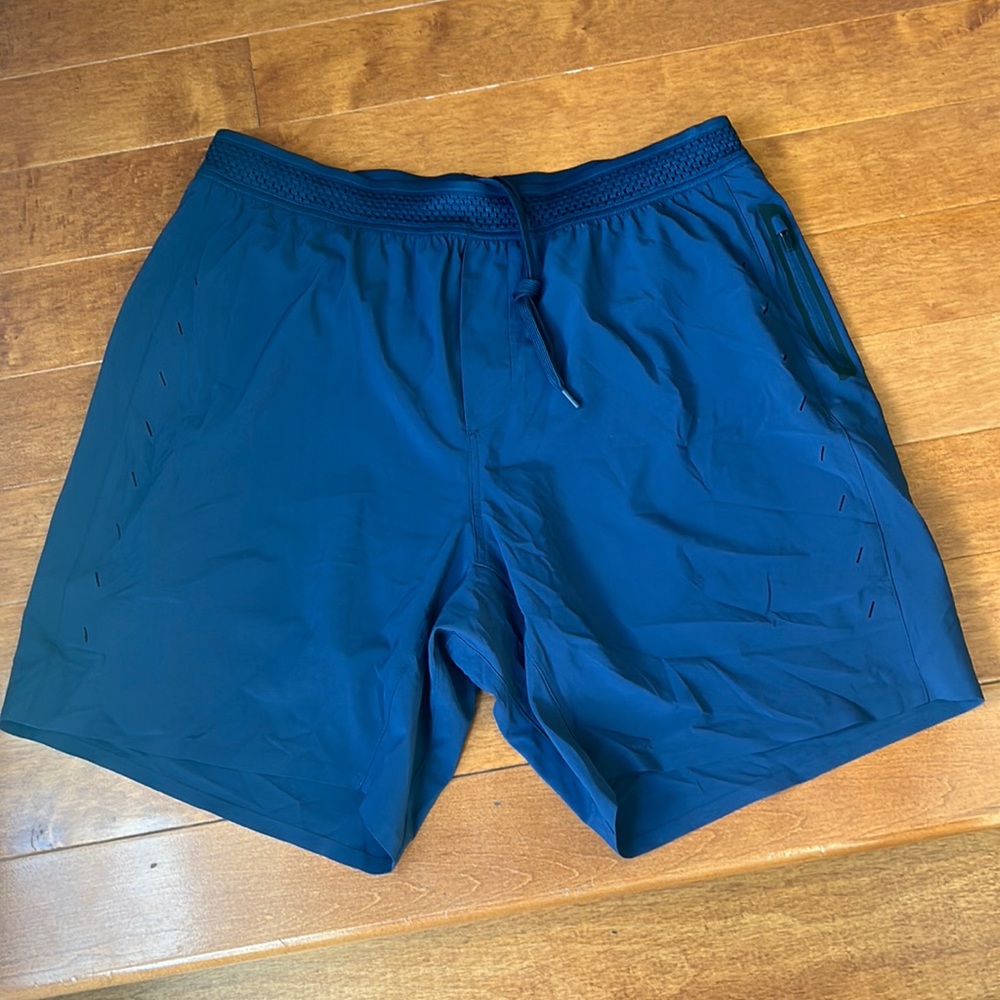 NWOT Ten Thousand Navy Session Short (With Liner) 5" Size Medium